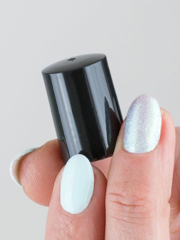 Czarna nakrętka do mini szklanych pojemników Roll-on o pojemności 10 ml