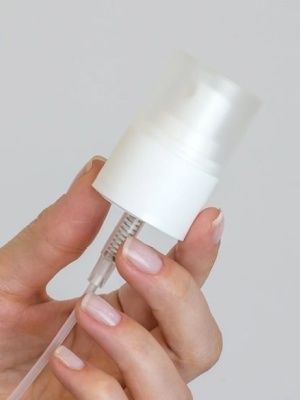 Pompa spray AK con cappuccio