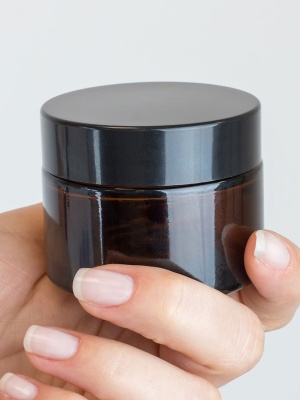 Barattolo in vetro marrone con coperchio 50 ml