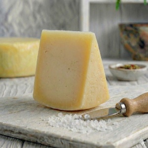 Pirotski kačkavalj mešanac 400 g