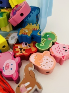 Joc de Snuruit cu 42 Margele din Lemn, tip Montessori, 4 sireturi, cutie de depozitare #JJ5080 - Img 8