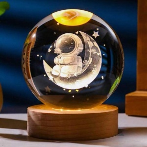 Lampa de Veghe Glob de Cristal 3D Astronaut & Semiluna, baza de lemn, lumina calda #JJ5191