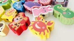 Joc de Snuruit cu 42 Margele din Lemn, tip Montessori, 4 sireturi, cutie de depozitare #JJ5080 - Img 3