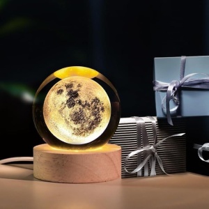 Lampa de Veghe Glob de Cristal 3D - Luna, baza de lemn, lumina calda #JJ5192 - Img 4