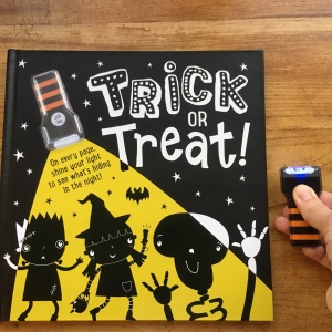 Trick or Treat - With flat torch to light up pages #BK084 - Img 3