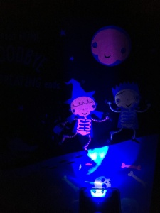 Trick or Treat - With flat torch to light up pages #BK084 - Img 4
