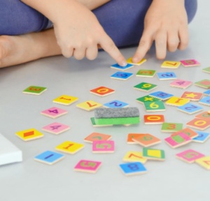 Set de educativ magnetic multifuncțional cu tablă dublă pt cretă și marker, numere, semne și bețișoare aritmetice #JJ5093 - Img 5