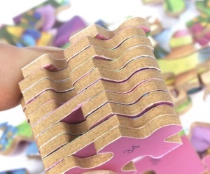 Puzzle 60 de piese din Lemn in Cutie Metalica, model Scufita Rosie #JJ5170 - Img 5