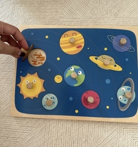 Puzzle Incastru Montessori din Lemn cu Maner: Sistemul Solar, 9 piese #JJ5325 - Img 9