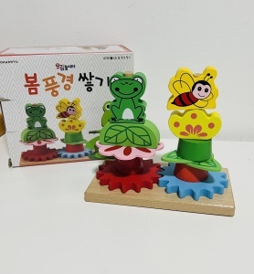 Jucarie Montessori din Lemn de Sortate si Stivuire cu 2 Coloane, figurine Albinuta si Broscuta #JJ5464 - Img 2