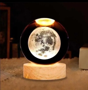 Lampa de Veghe Glob de Cristal 3D - Luna, baza de lemn, lumina calda #JJ5192 - Img 3