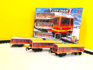 Set circuit Tren Electric cu Locomotiva si 2 Vagoane, City Train, Lumini si Sunete, 17 piese #JJ5273 - Img 2