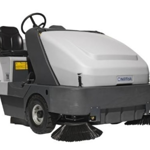 Masina de maturat cu post-conducere si acumulator, SR 1601 B - 1600mm, 315 litri - Nilfisk-13300103