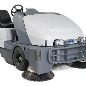 Masina de maturat cu post-conducere, diesel, SW8000 165 D 4-CYL - 2000mm, 400 litri - Nilfisk-56107513
