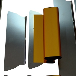 Set de gletiere profesionale Heavy-Duty aluminiu 30, 50, 80 (cm) x 0.35mm cu maner extensibil si cutie de transport - CNO-GHD853SET - Img 4