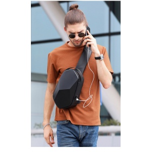 Geanta crossbody tip sling, cu port USB 3.0