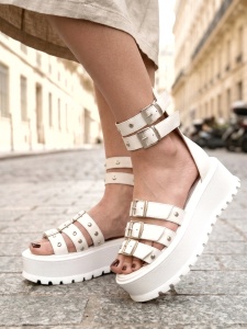 sandale dama albe cu platforma model Fever detalii design