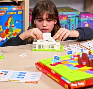 Descopera Romania - Harta Puzzle cu 70+ Activitati despre Geografia, Cultura si Patrimoniul Romaniei - Img 4