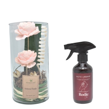 Aranjament floral Pink cilindru + cadou spray ambiental Rodie Chic din gama Note Urbane