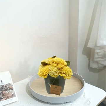 Aranjament floral Sunshine Bliss din lemn de Sola in vaza ceramica pentru decor elegant