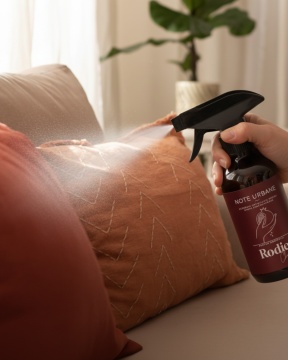 spray aromat de interior cu parfum fructat și condimentat - Rodie Chic