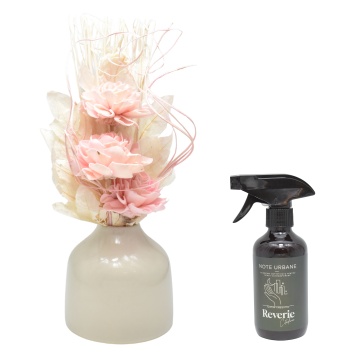 Aranjament floral 3 flori Pink - Trandafir + spray cadou Reverie Citadina din gama Note Urbane