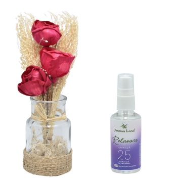 Aranjament floral Roșu în vas de sticlă + spray cadou Lavanda