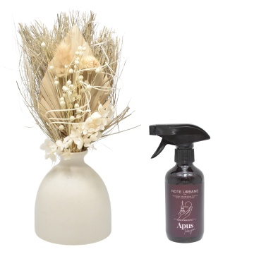 Aranjament floral White Bliss + cadou spray ambiental Apus Parizian din gama Note Urbane