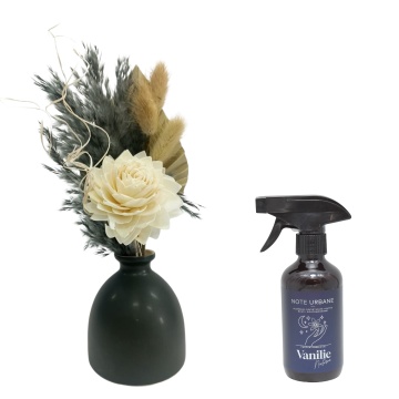 Aranjament floral Gray Elegance + cadou spray ambiental Vanilie Nocturna din gama Note Urbane 