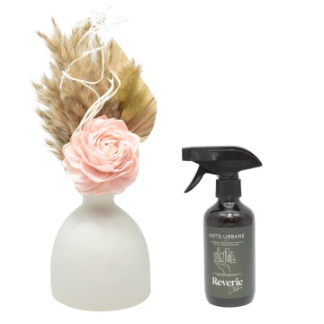 Aranjament floral Pink Glow + spray cadou Reverie Citadina gama Note Urbane
