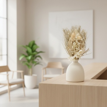 aranjament floral White Bliss pentru living sau birou decor elegant