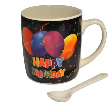 Cana cadou Happy Birthday cu imprimeu vesel si lingurta