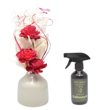 Aranjament floral 3 flori Trandafir red + cadou spray Rafinament Exclusiv din gama Note Urbane