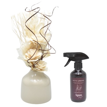 Aranjament floral 3 flori Natur + spray cadou Apus Parizian din gama Note Urbane