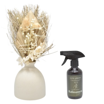 Aranjament floral White Bliss + cadou spray ambiental Rafinament Exclusiv din gama Note Urbane