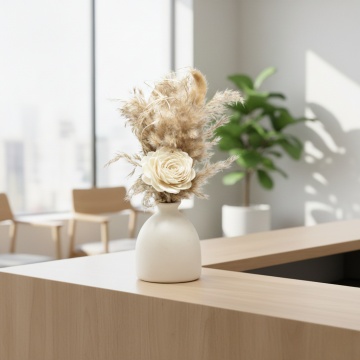 design elegant aranjament floral natural White Glow trandafir din lemn Sola in vas ceramic