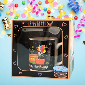 Cana aniversara Happy Birthday cu baloane si mesaj festiv, ambalaj cadou