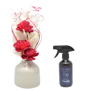 Aranjament floral 3 flori Trandafir red + cadou spray Vanilie Nocturna din gama Note Urbane