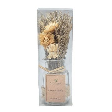 Aranjament floral alb Aroma Land potrivit pentru cadou elegant