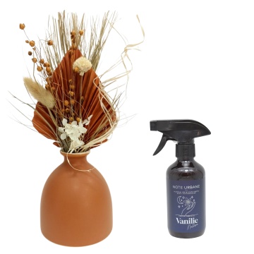 Aranjament floral Orange Mood + spray cadou Vanilie Nocturna din gama Note Urbane