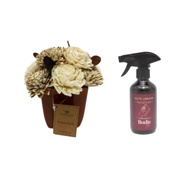 Aranjament floral Pure Mood + cadou spray ambiental Rodie Chic din gama Note Urbane