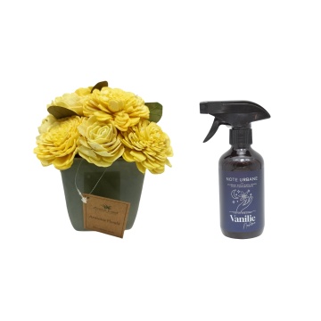 Aranjament floral Sunshine Bliss + cadou spray ambiental Vanilie Nocturna din gama Note Urbane