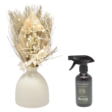 Aranjament floral White Bliss + cadou spray ambiental Reverie Citadina din gama Note Urbane