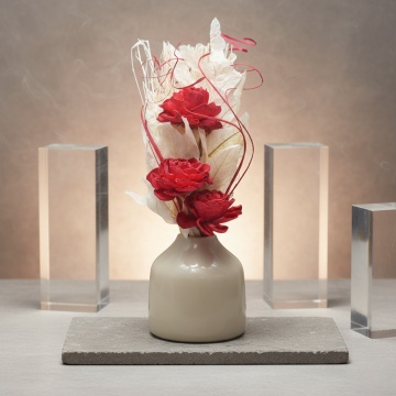 aranjament floral 3 trandafiri Red in vas ceramic pentru decor interior