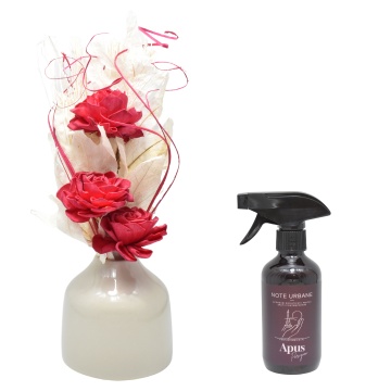 Aranjament floral 3 flori Trandafir red + cadou spray Apus Parizian din gama Note Urbane
