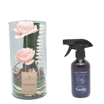 Aranjament floral Pink cilindru + cadou spray ambiental Vanilie Nocturna din gama Note Urbane