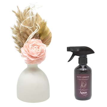 Aranjament floral Pink Glow + spray cadou Apus Parizian gama Note Urbane