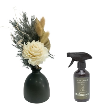 Aranjament floral Gray Elegance + cadou spray ambiental Rafinament Exclusiv din gama Note Urbane