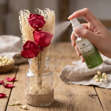 Aranjament floral Roșu în vas de sticlă și parfumare cu spray cadou