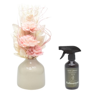 Aranjament floral 3 flori Pink - Trandafir + spray cadou Rafinament Exclusiv din gama Note Urbane